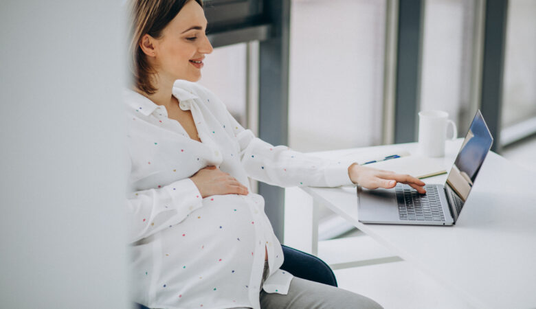 Własna działalność a ciąża w 2026. Pigułka wiedzy dla (przyszłych) mam